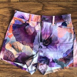 Sexy summer shorts Guess size 27, stretch